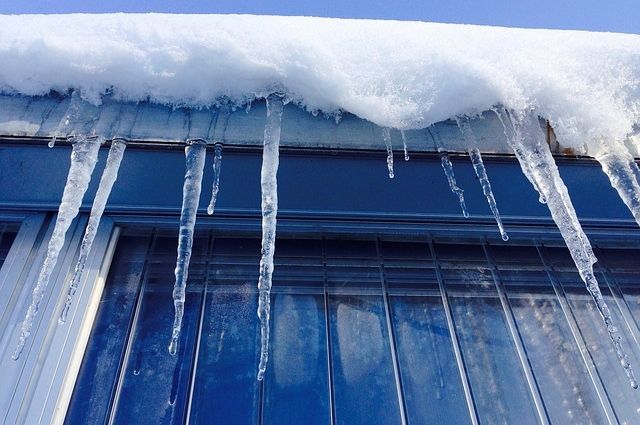 Получить компенсацию при падении снега с крыши в Белой Калитве